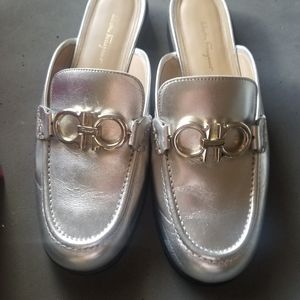 Auth Salvatore Ferragamo Viggio Mule Silver 7.5 C